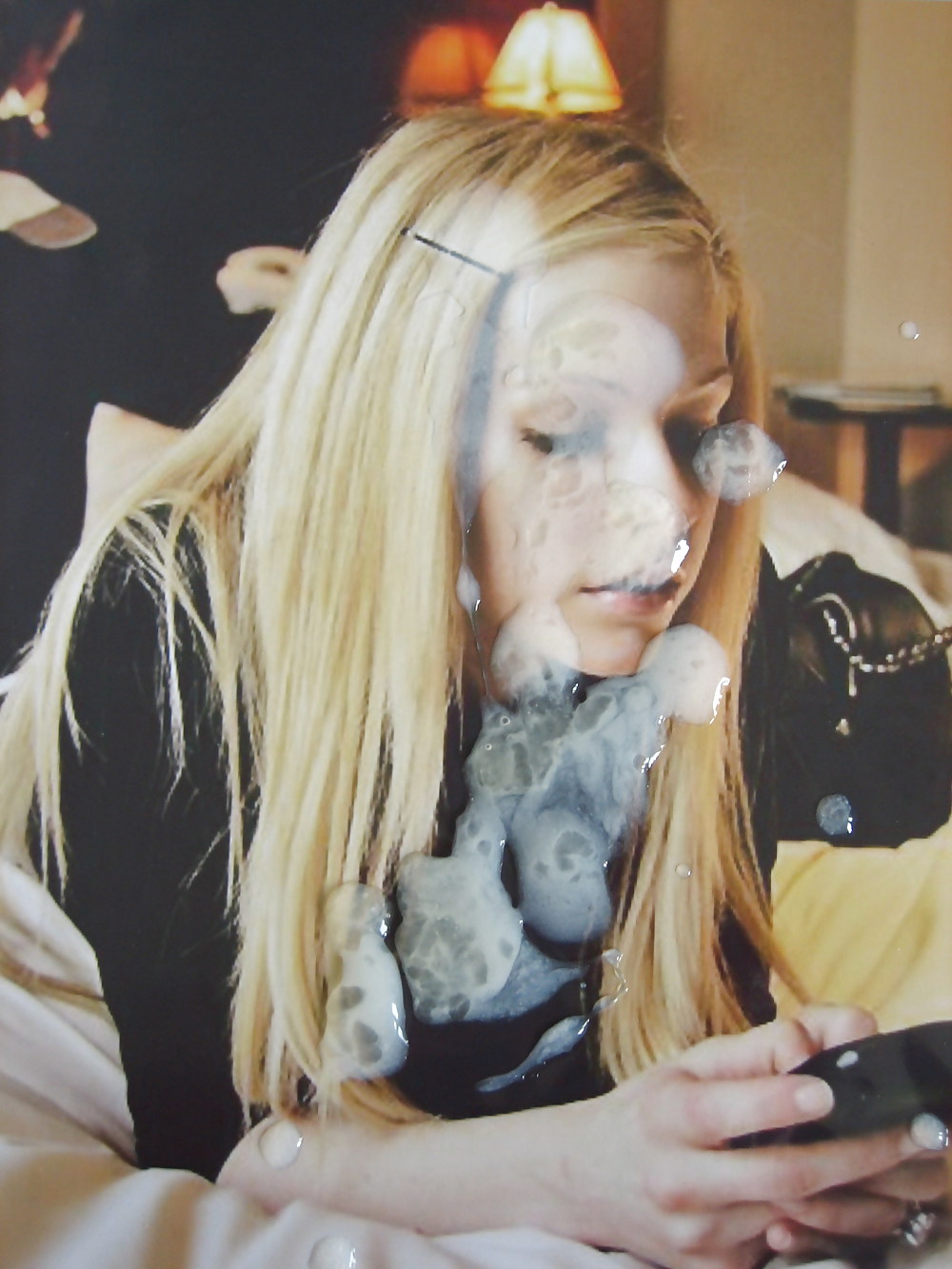 Avril Lavigne worshipping #4898571