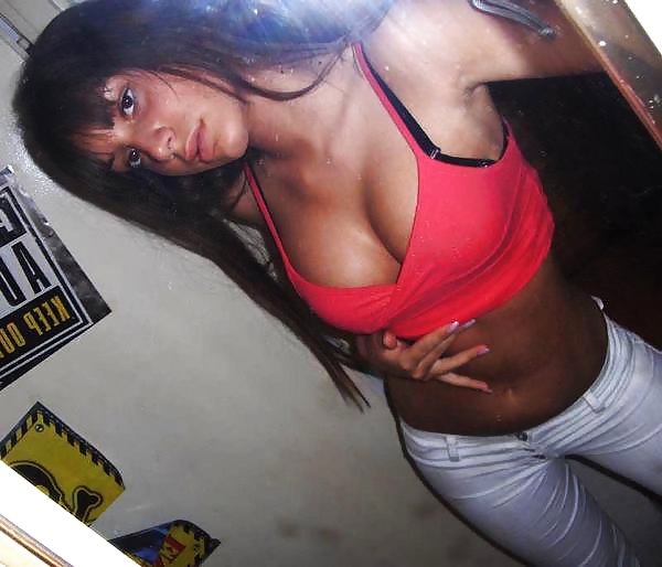 Tetas que revientan el sujetador
 #9501341