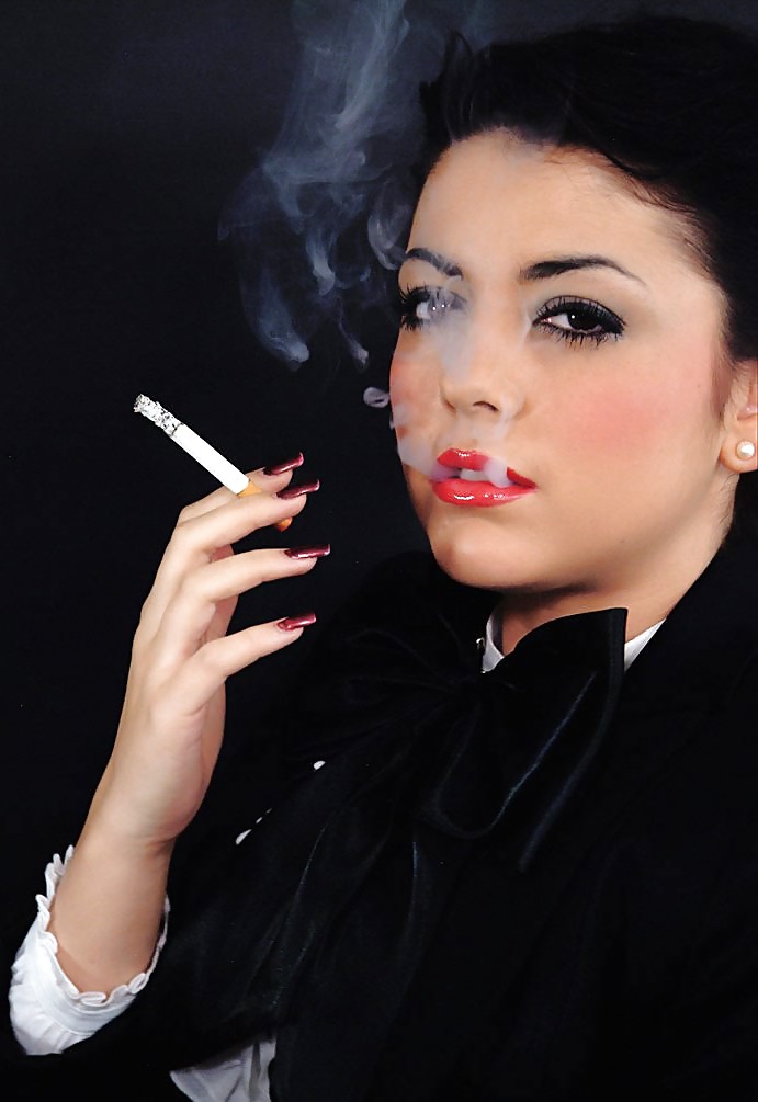 Belles fumeuses #8322027