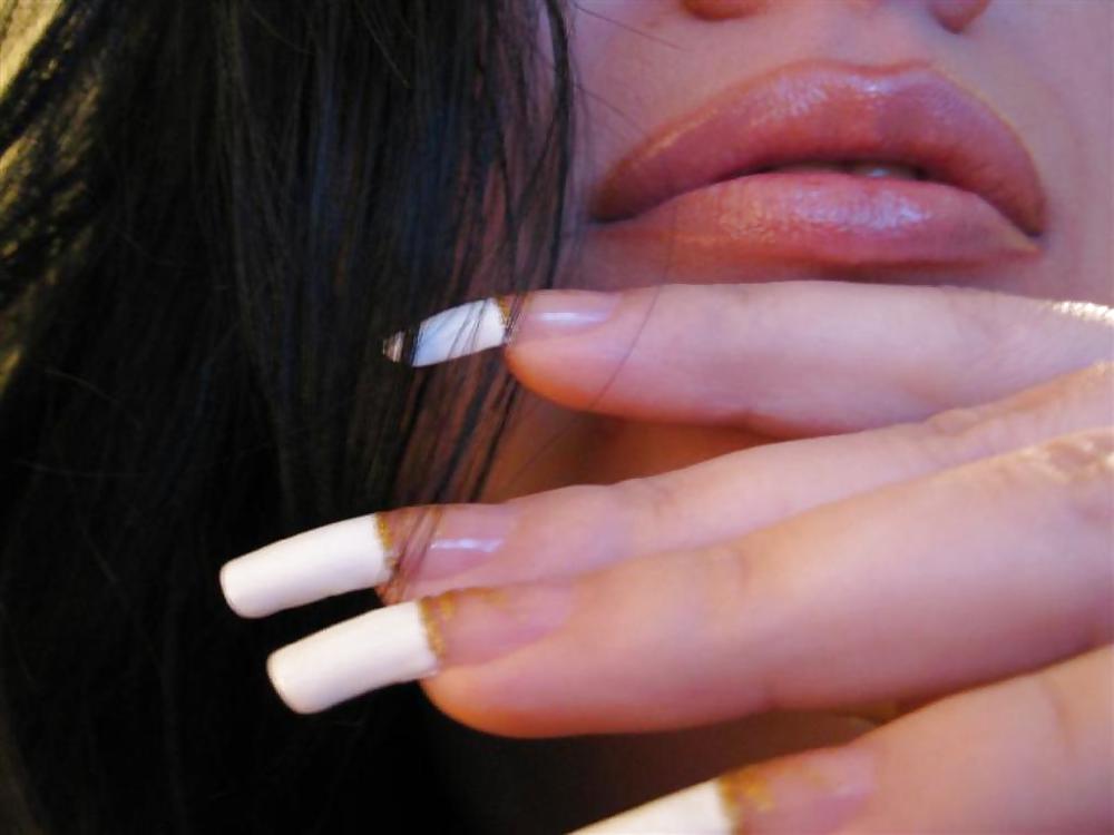 Zoccole con unghie lunghe. Long Nails #12439735