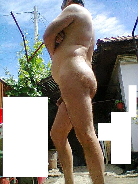 Prin curte in pula goala
 #17776373