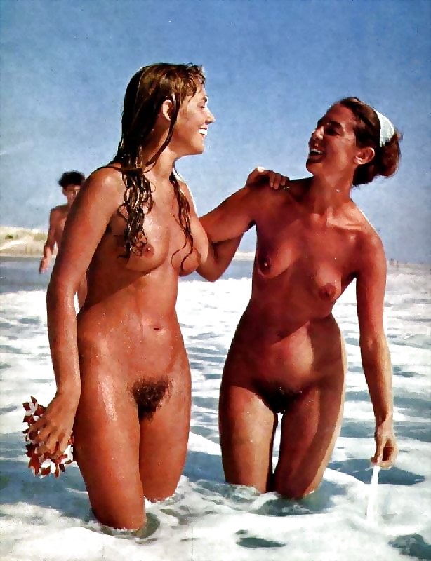 La bellezza dei nudisti dilettanti
 #14112436