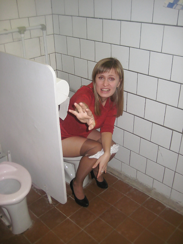 Posiert In WC #16519988