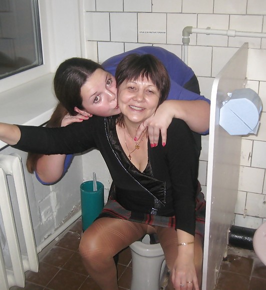 Posiert In WC #16520051