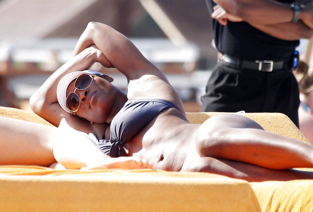 Serena williams - bikini candids a miami beach
 #5325437