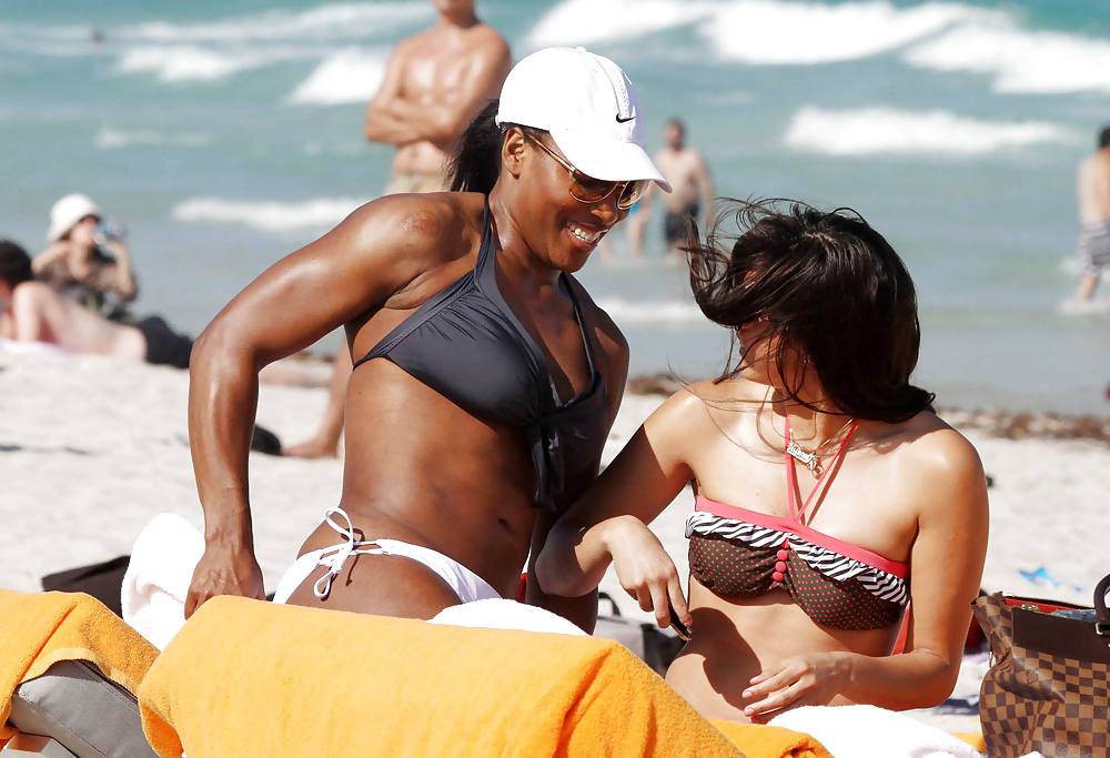 Serena williams - bikini candids at miami beach
 #5325450