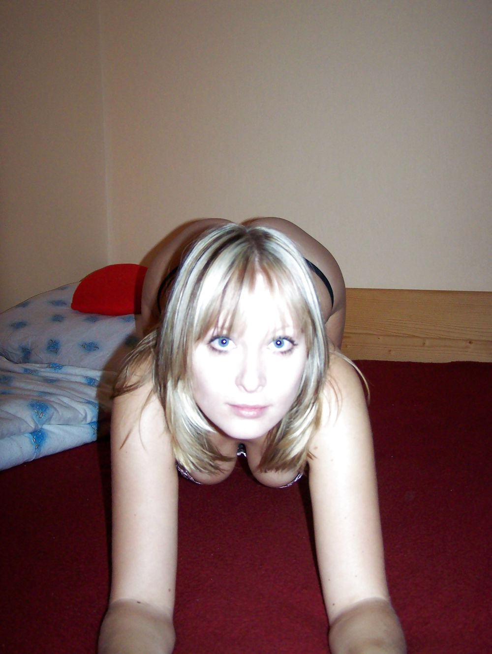 Sexy Blonde Amateur Teen Posing #19978597
