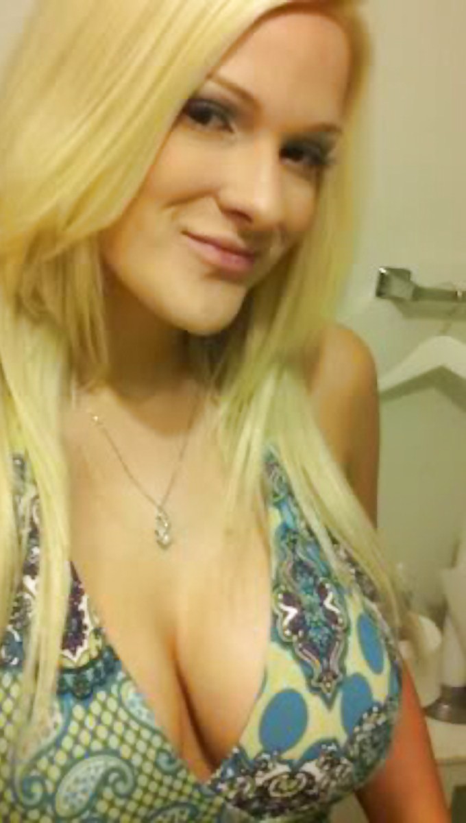 Sexy énorme Tit Bimbo Blonde #12137780