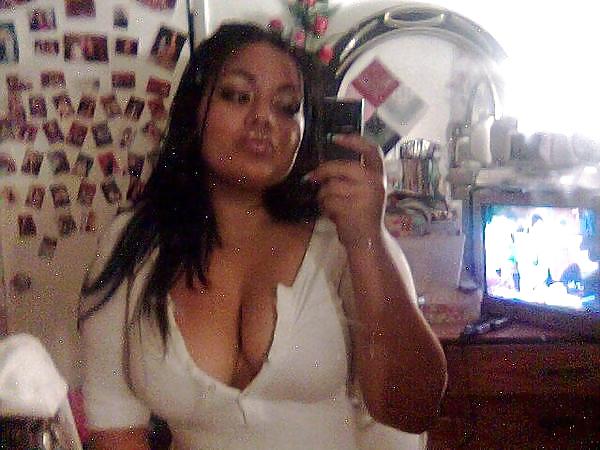 Thick latina  with cleavage #16638514