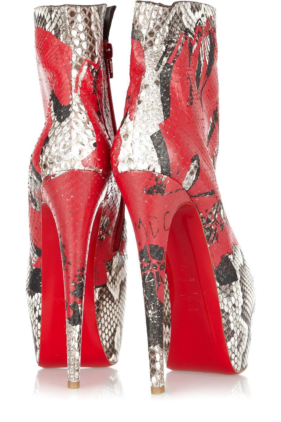 Some sneakers  #9634506