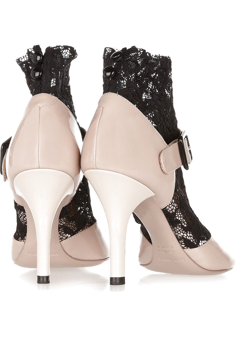 Some sneakers  #9634772