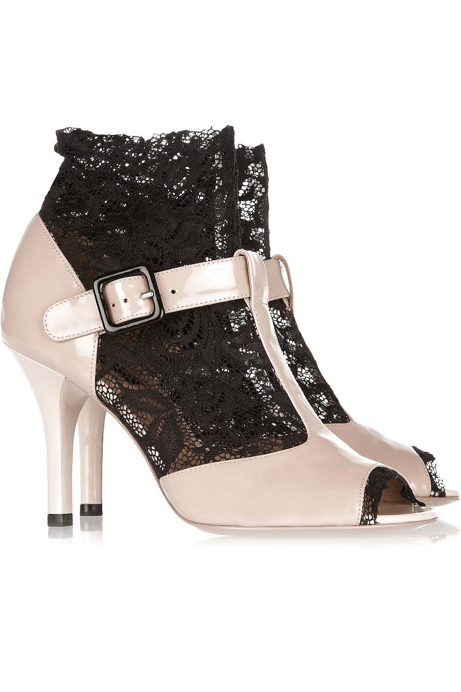 Some sneakers  #9634817