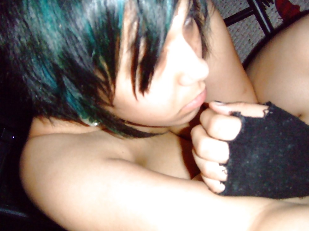 Pechugona emo babe
 #22231859