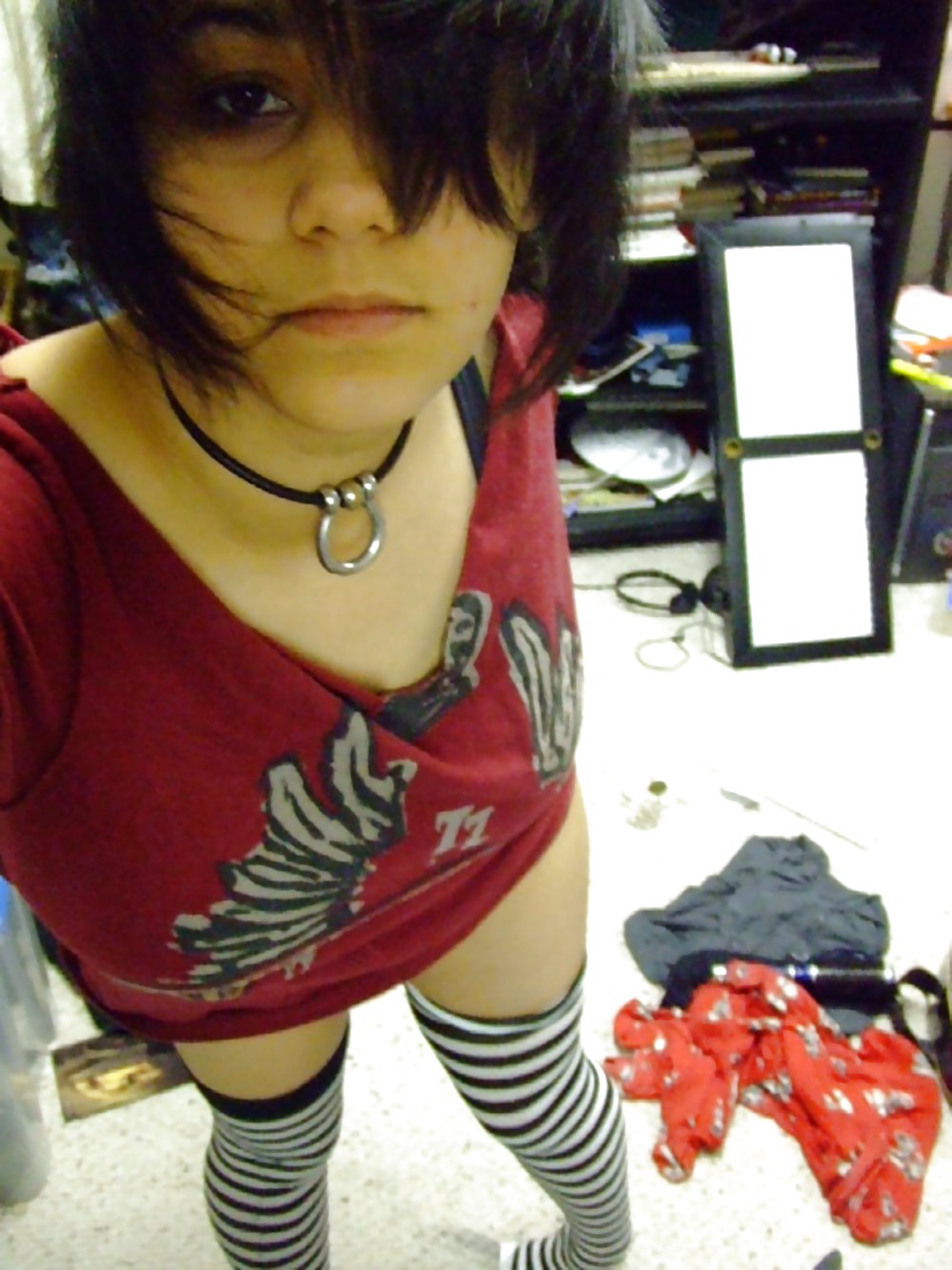 Pechugona emo babe
 #22232100