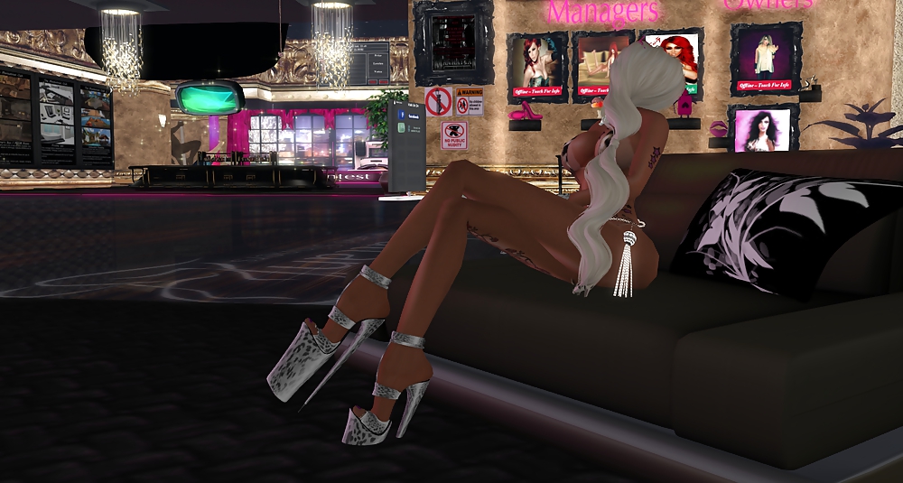 Hot Blond Barbie Shows Off Her Ultra High Heels #21100905