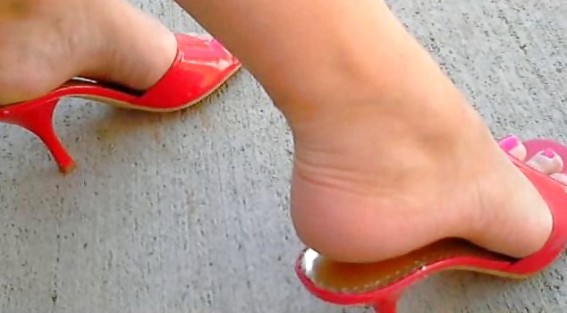 Lisa Bare and highheeled feet #20917306