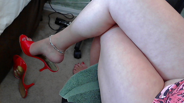 Lisa Bare and highheeled feet #20917354