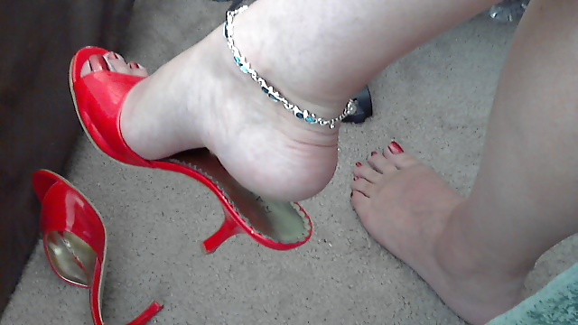 Lisa Bare and highheeled feet #20917367