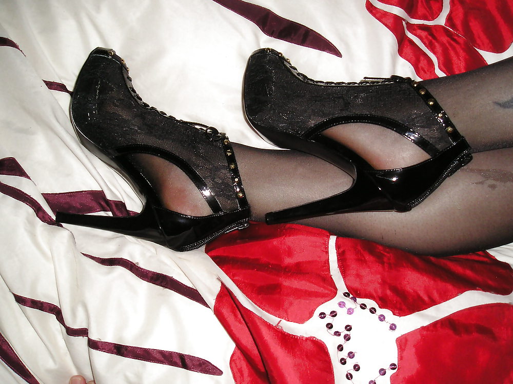 Black pantyhose tights and heels. #22543914
