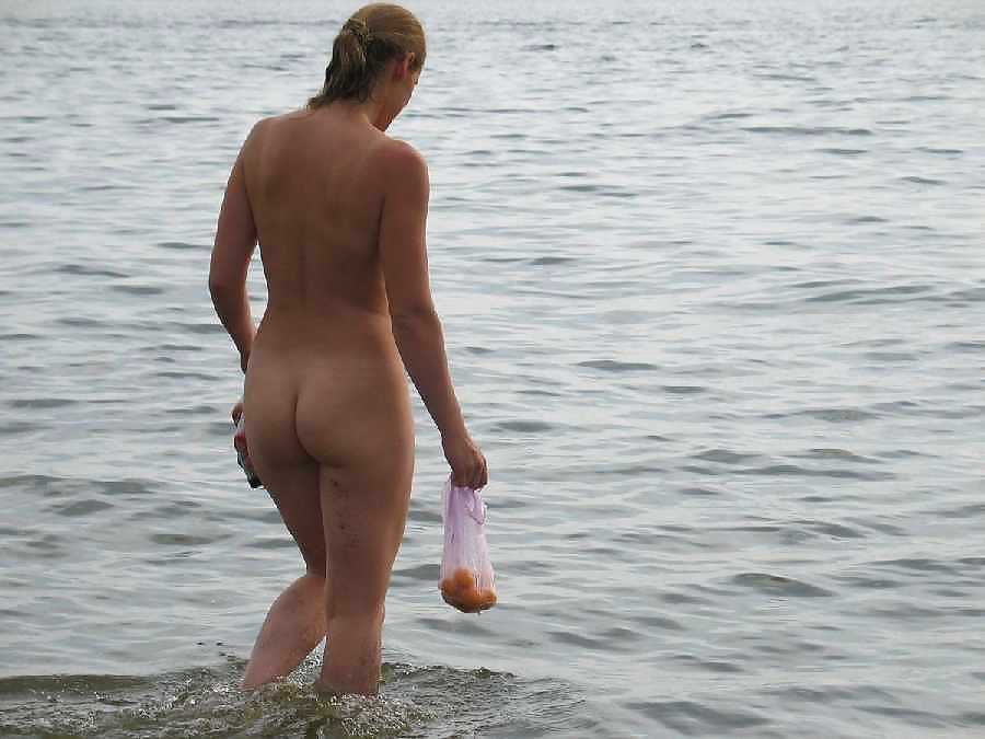 Ragazze della spiaggia in topless
 #13283469