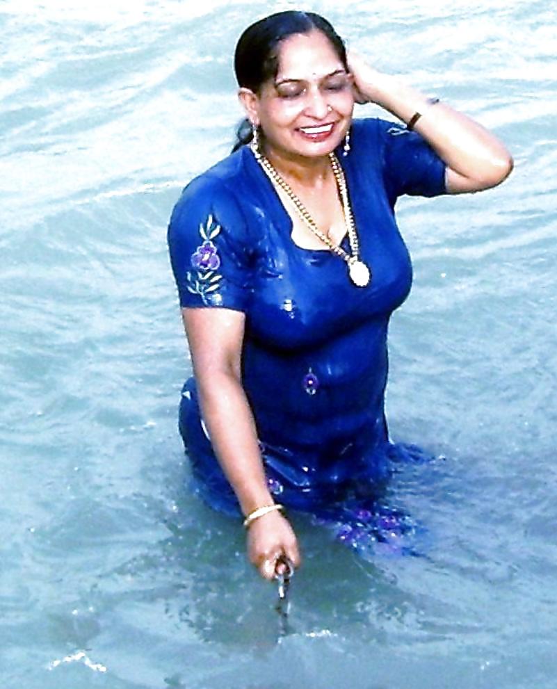 Cum All Over Your Indian Aunty - She Might Like It #20174439