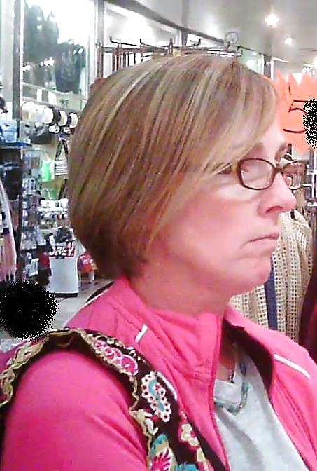 セクシーなブロンドの女性
 #17925733