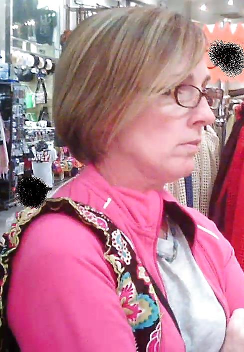 セクシーなブロンドの女性
 #17925740