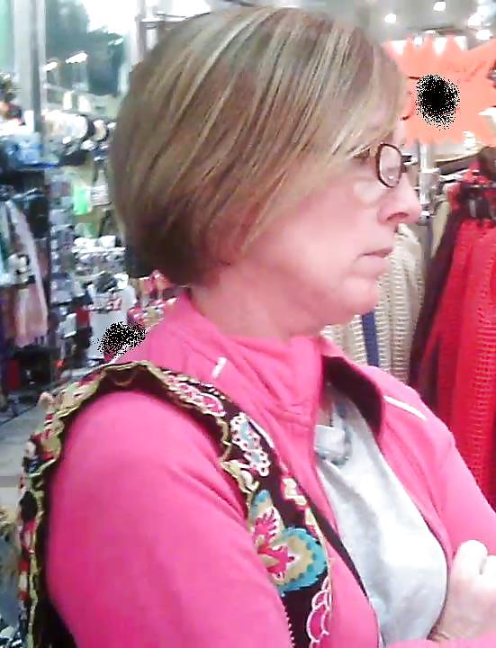 セクシーなブロンドの女性
 #17925745