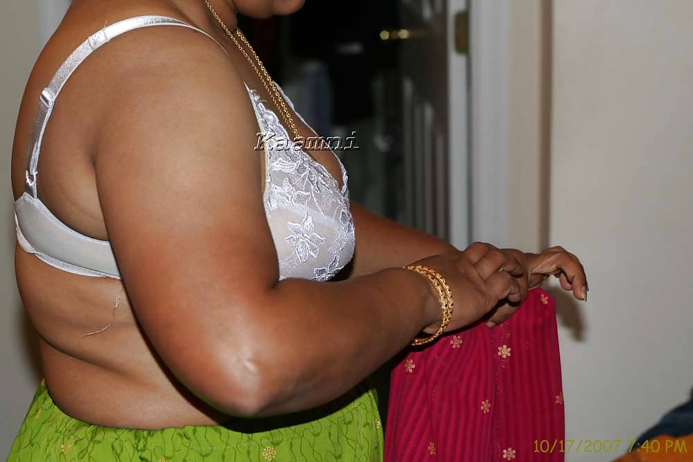 Indian Aunty Brüste #22023311