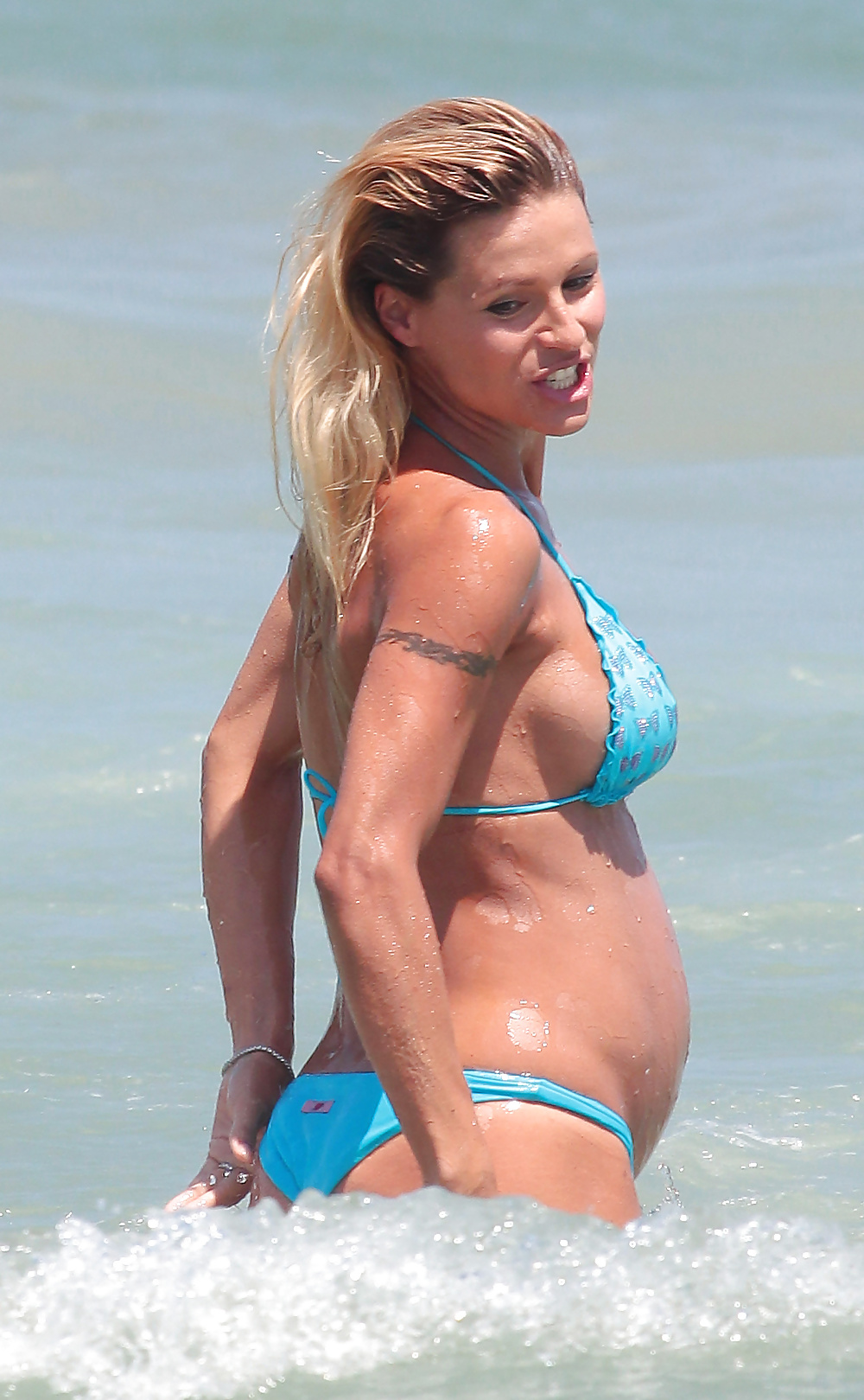 Hot Pregnant Celeb Michelle Hunziker in Bikini 3 German #20332601
