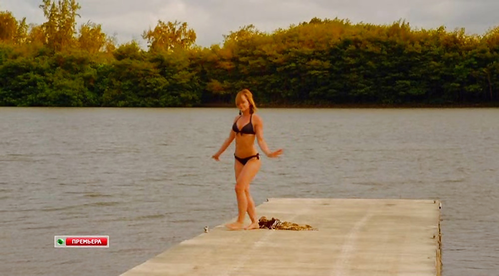 Mena suvari en bikini en you may not kiss the bride
 #11064139