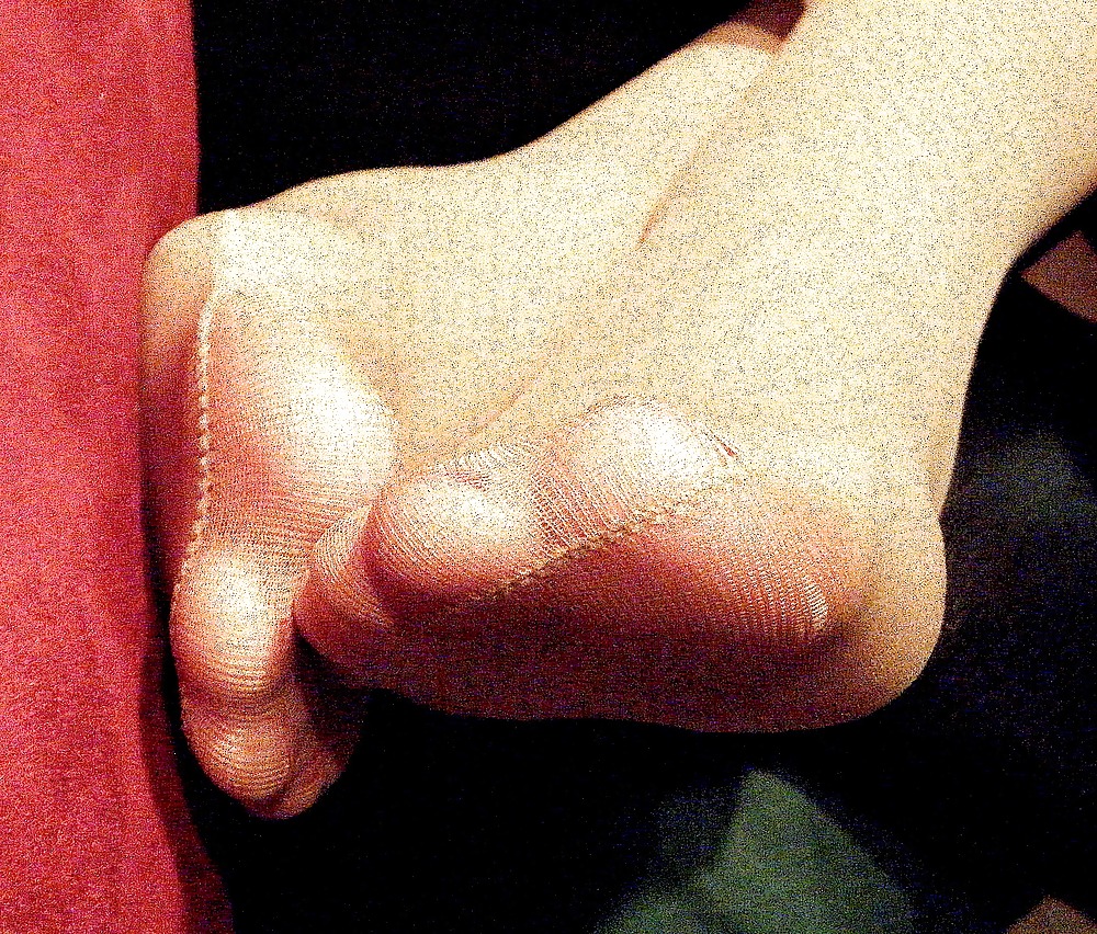 Nuevas fotos cándidas de los dedos de los pies de mi esposa en la manguera
 #1710535