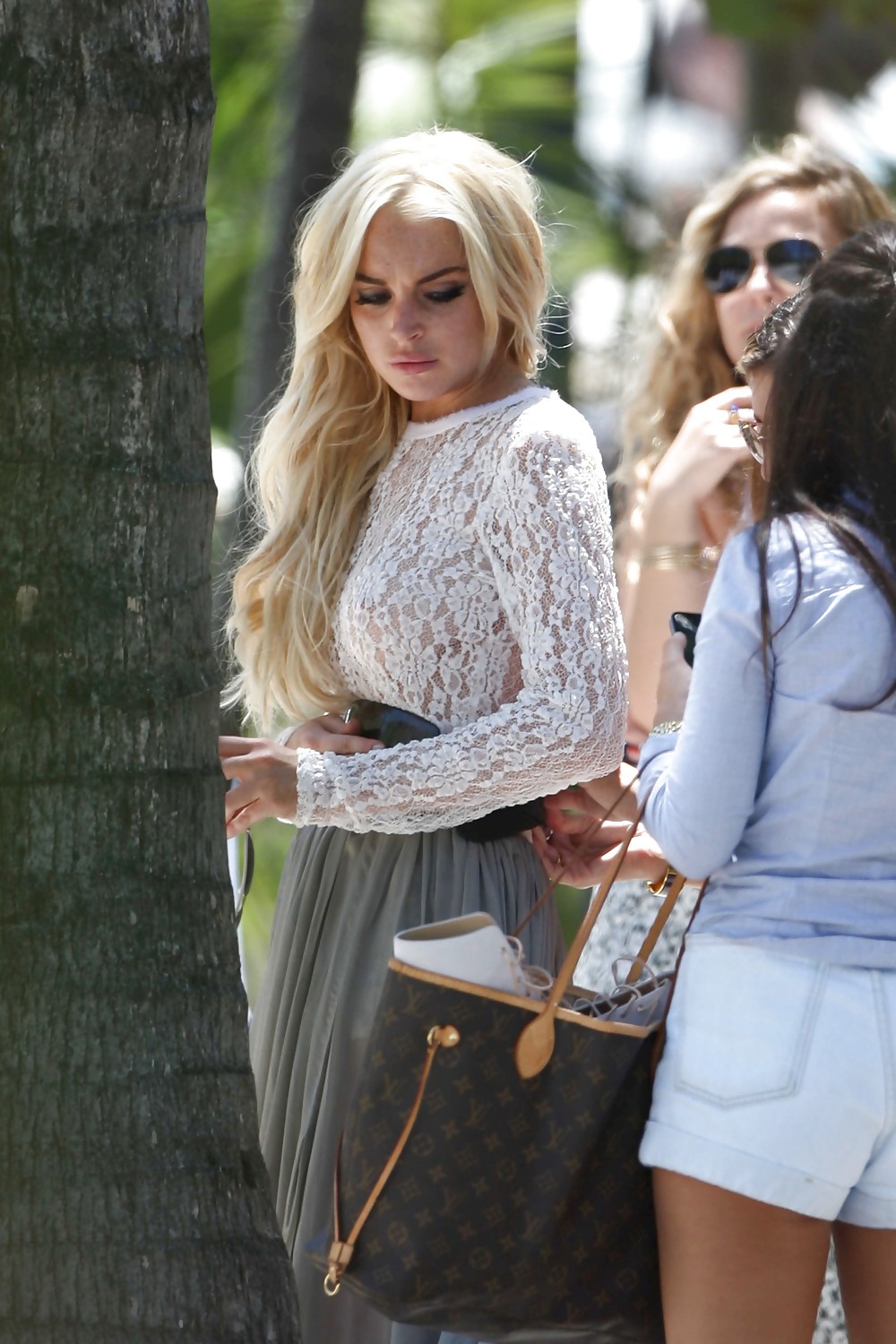 Lindsay Lohan Braless Foto-Shooting Candids In Miami #3939219