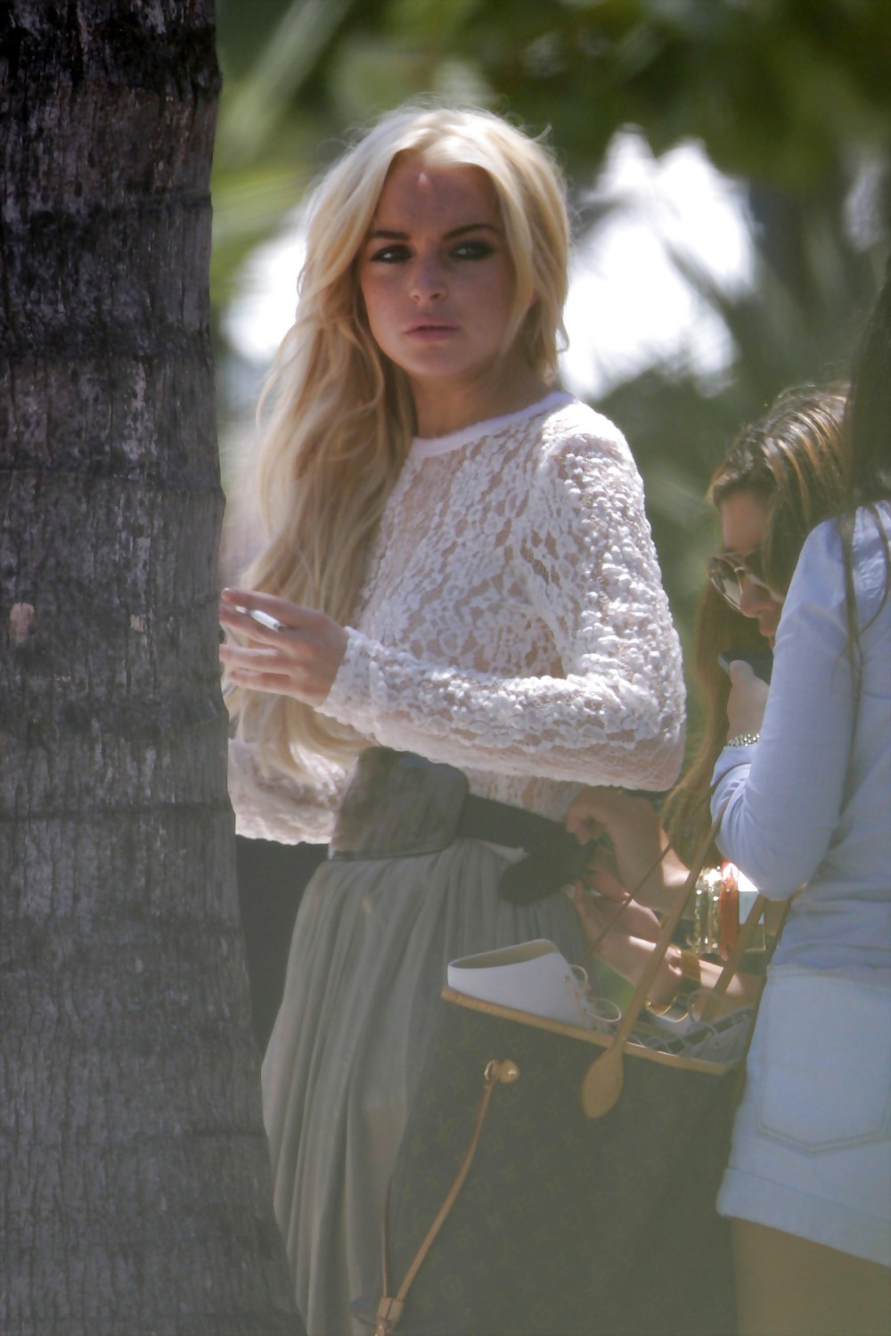 Lindsay Lohan Braless Foto-Shooting Candids In Miami #3939286