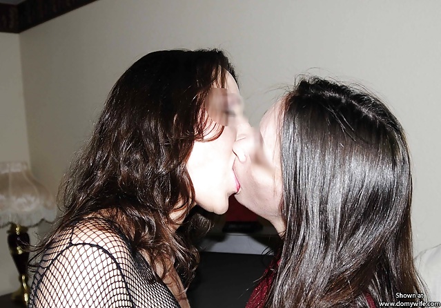 Sapphic spit swapping
 #10893864