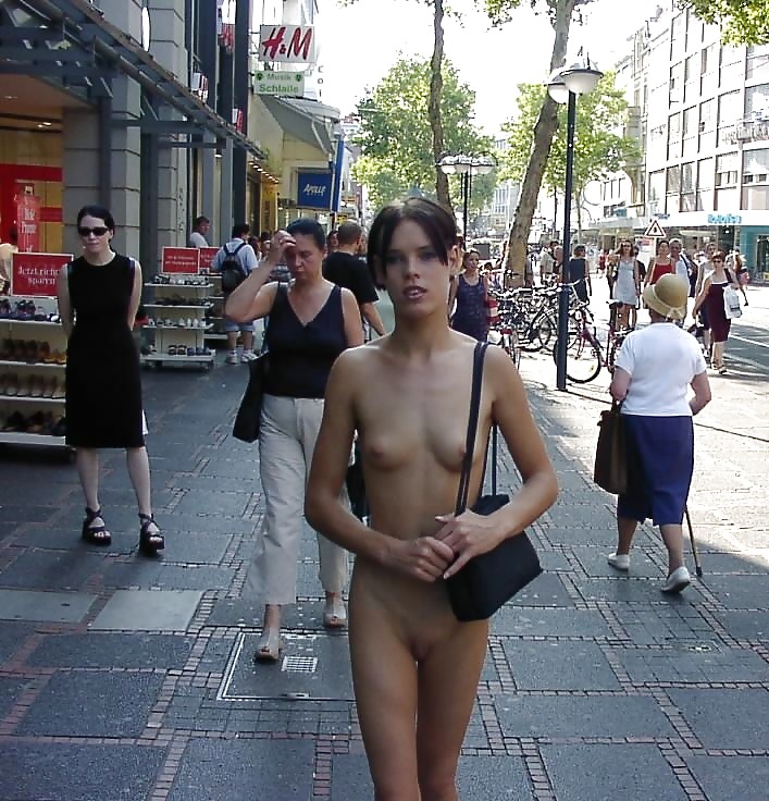 Desnudos en público no. 3 - n. c. 
 #2513914