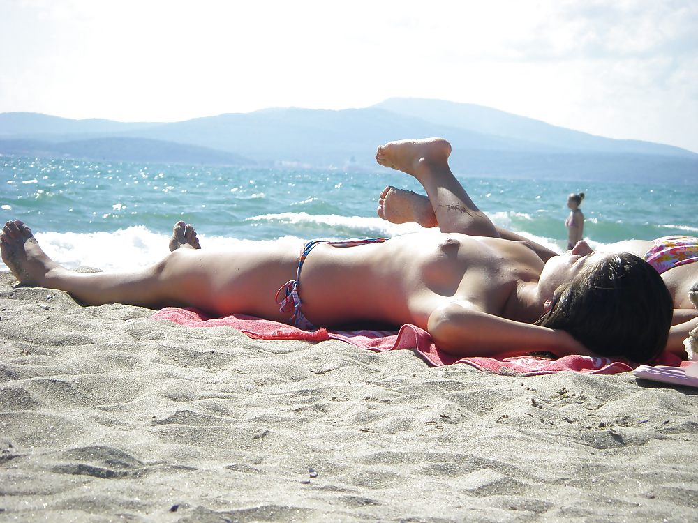 Miscela di spiaggia topless #1
 #10035253