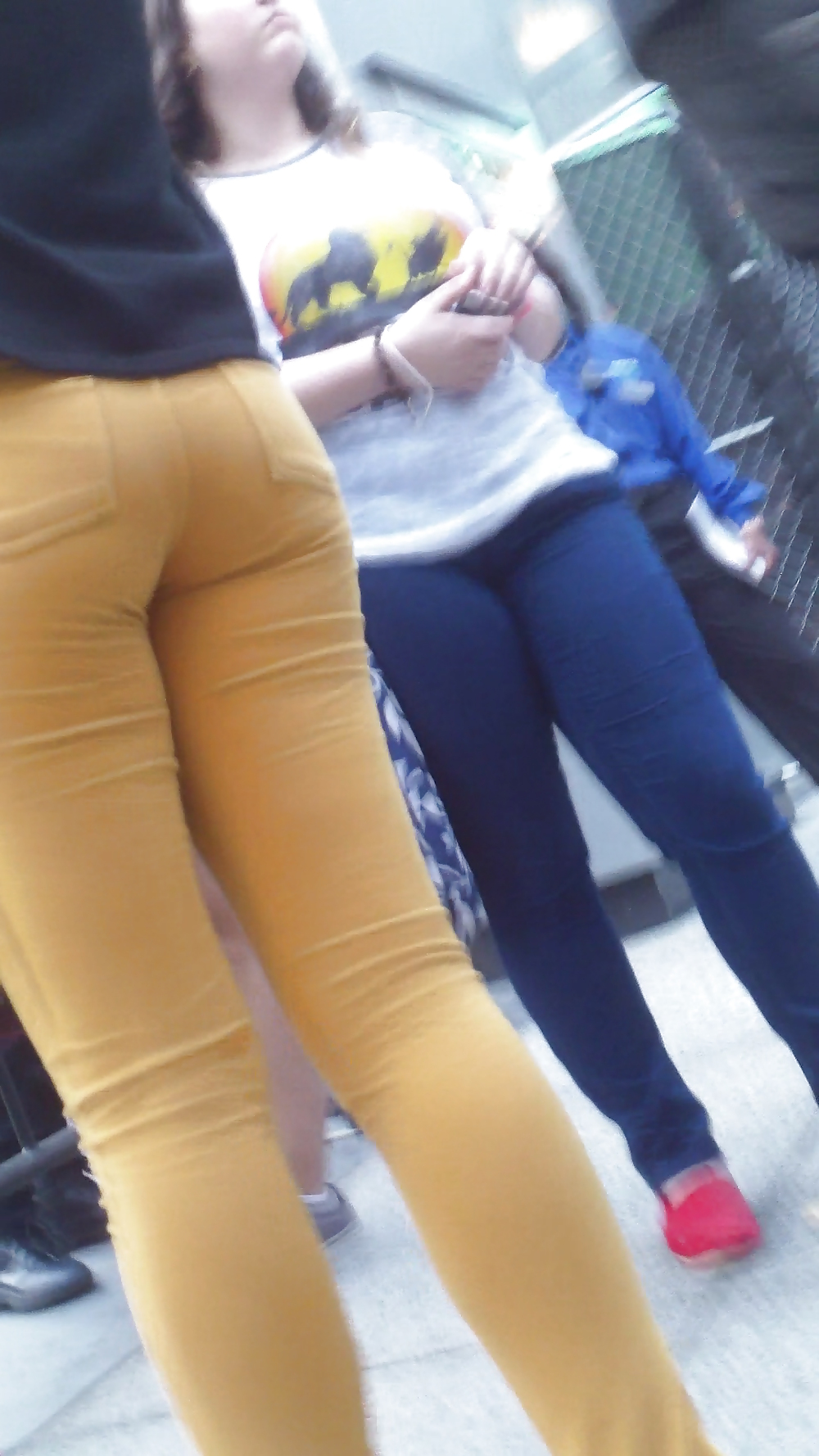 Popular teen girls butts & ass in jeans #21497913