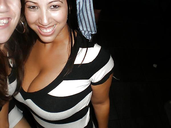 Grande boobed morena self shot amateur hottie #2
 #1085180