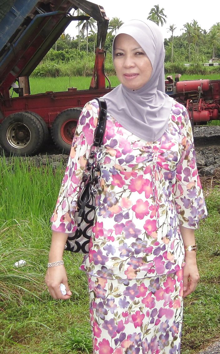 Femme Malay #13550515