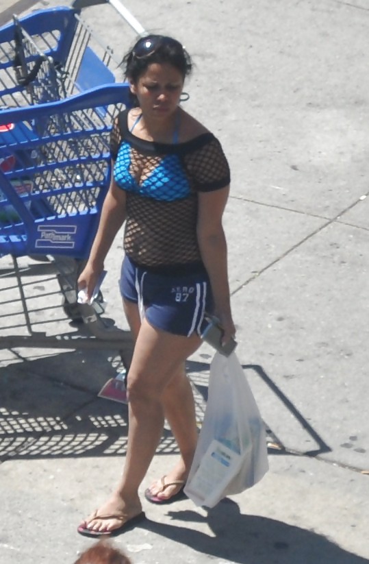 Harlem Girls in the Heat 143 New York Bikini Super Market #4642256