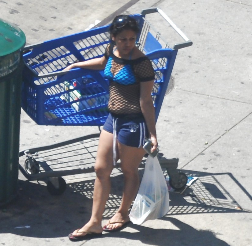 Harlem Girls in the Heat 143 New York Bikini Super Market #4642277