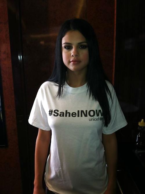 Selena Gomez - Alle Braless, Oben Ohne, Upskirt & Pokies Bilder #11188129