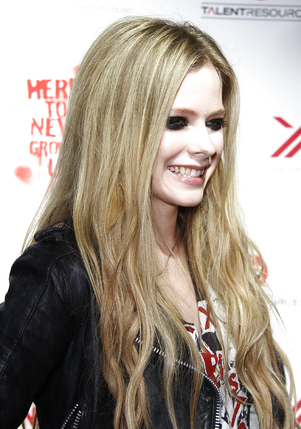 Avril Ramona Lavigne - A Fuckable Beauty #19599315
