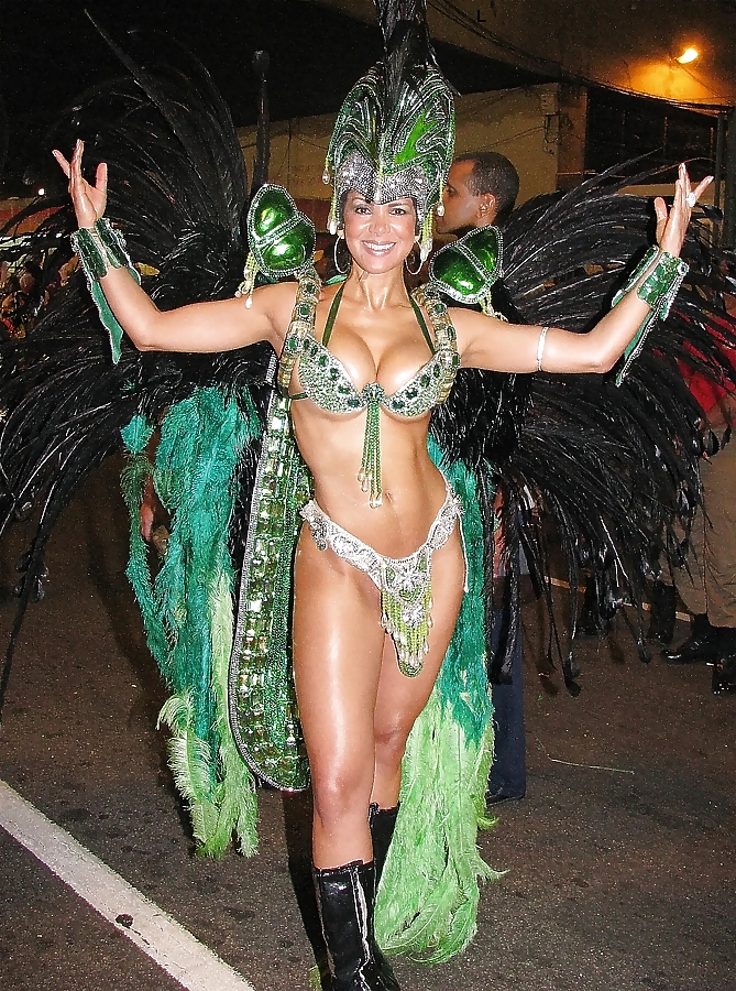 Carnavales colores: belleza reinas samba jóvenes 1
 #18486491