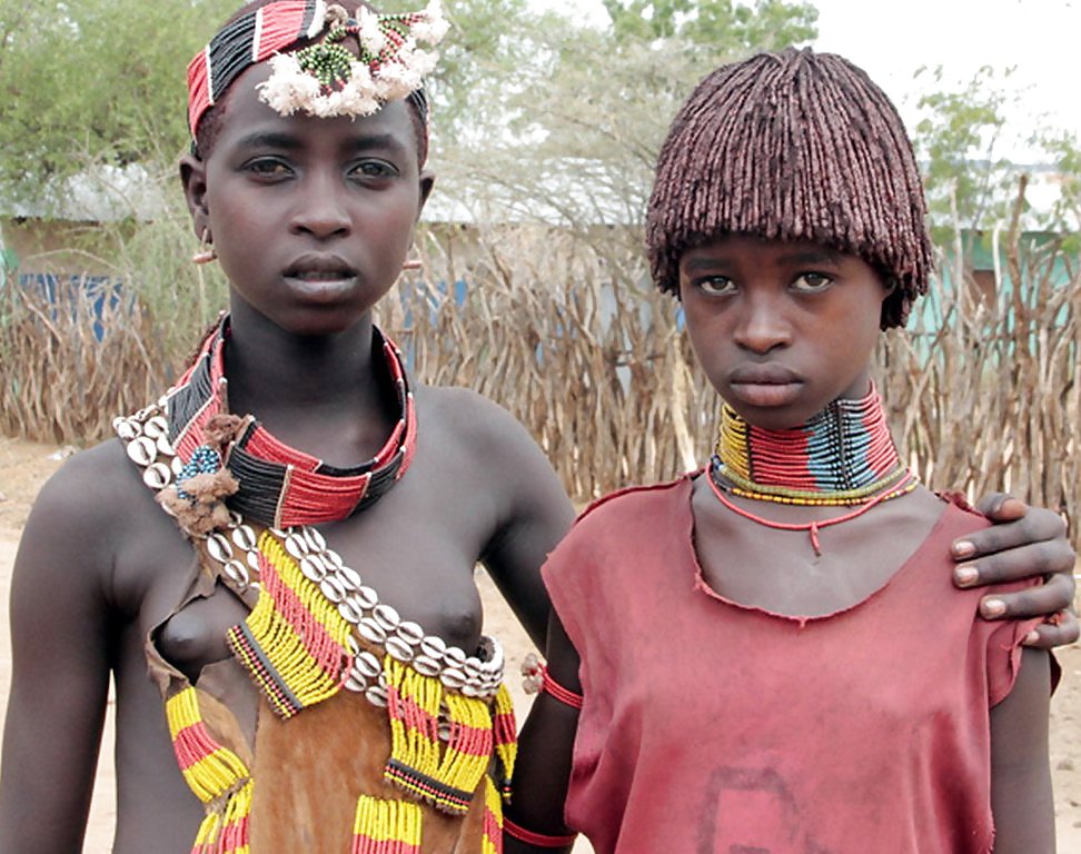 アフリカの伝統的な部族の女の子の美しさ
 #15759024
