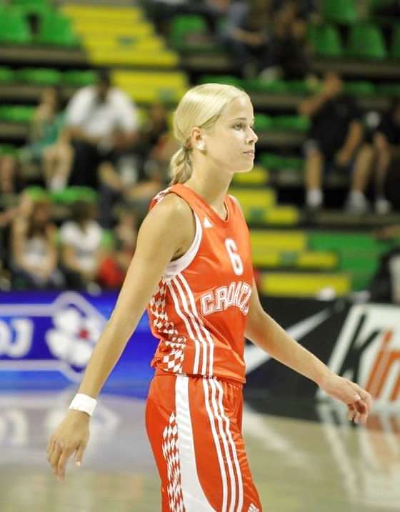 Antonia Misura-kroatisch Sportlich Göttin #17604960