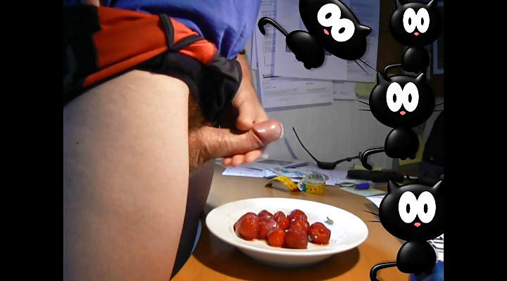 Lecker Cremigen Abspritzen Schnappt Auf Erdbeeren! #21183965