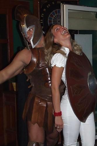 Donne e spogliarellista maschio gladiatore (vera festa-cfnm)
 #22670551