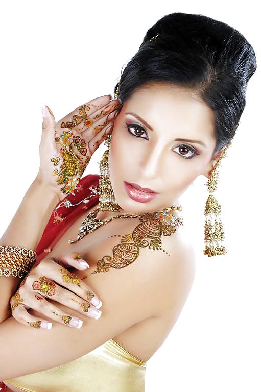 Pakistani Bride Model (SPECIAL THANKYOU 4RM MASERATI) #11342611